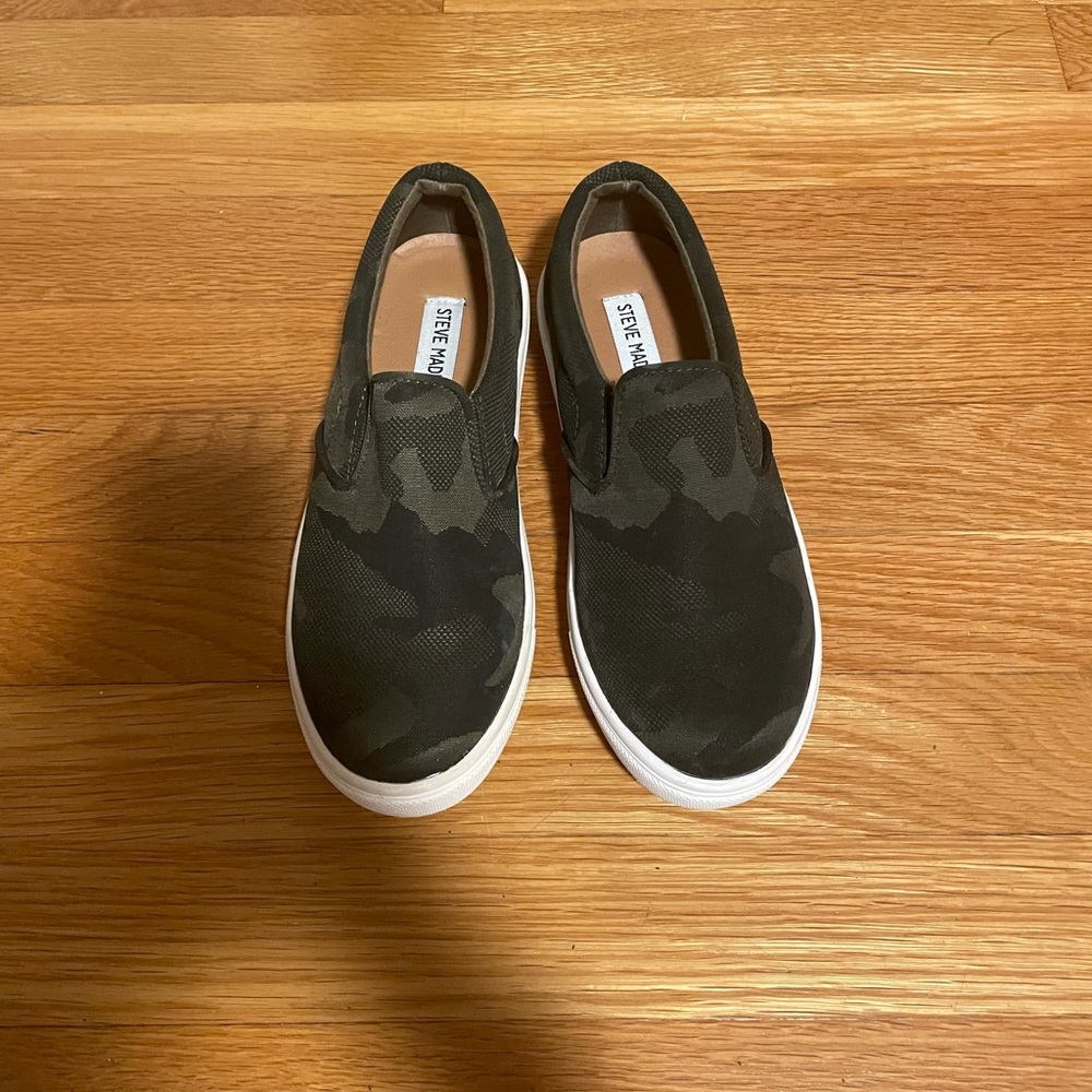 Steve Madden slip on sneakers